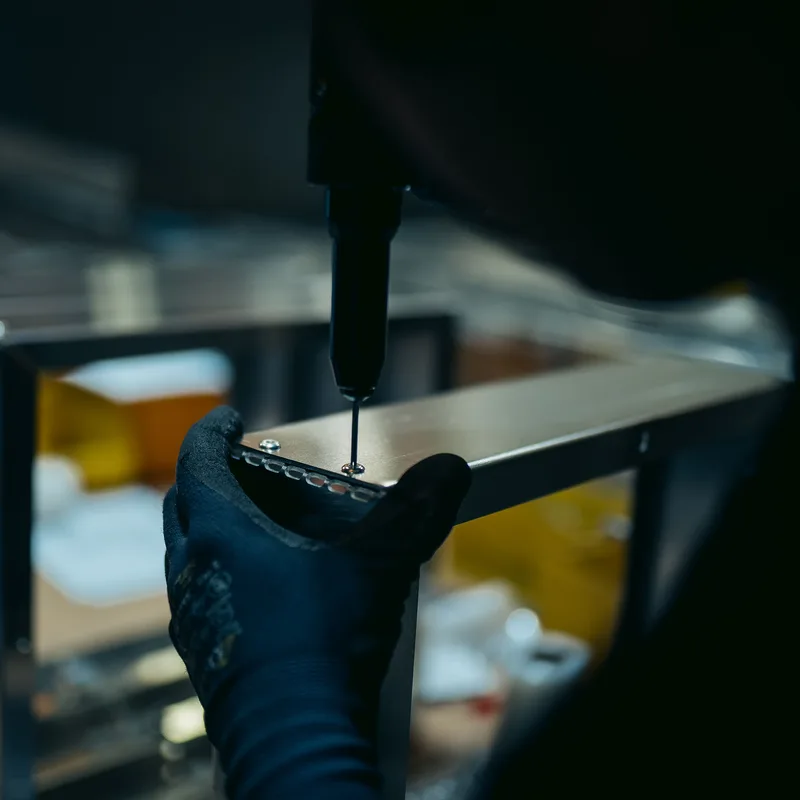 Montierte Blechbaugruppe in der Endkontrolle
