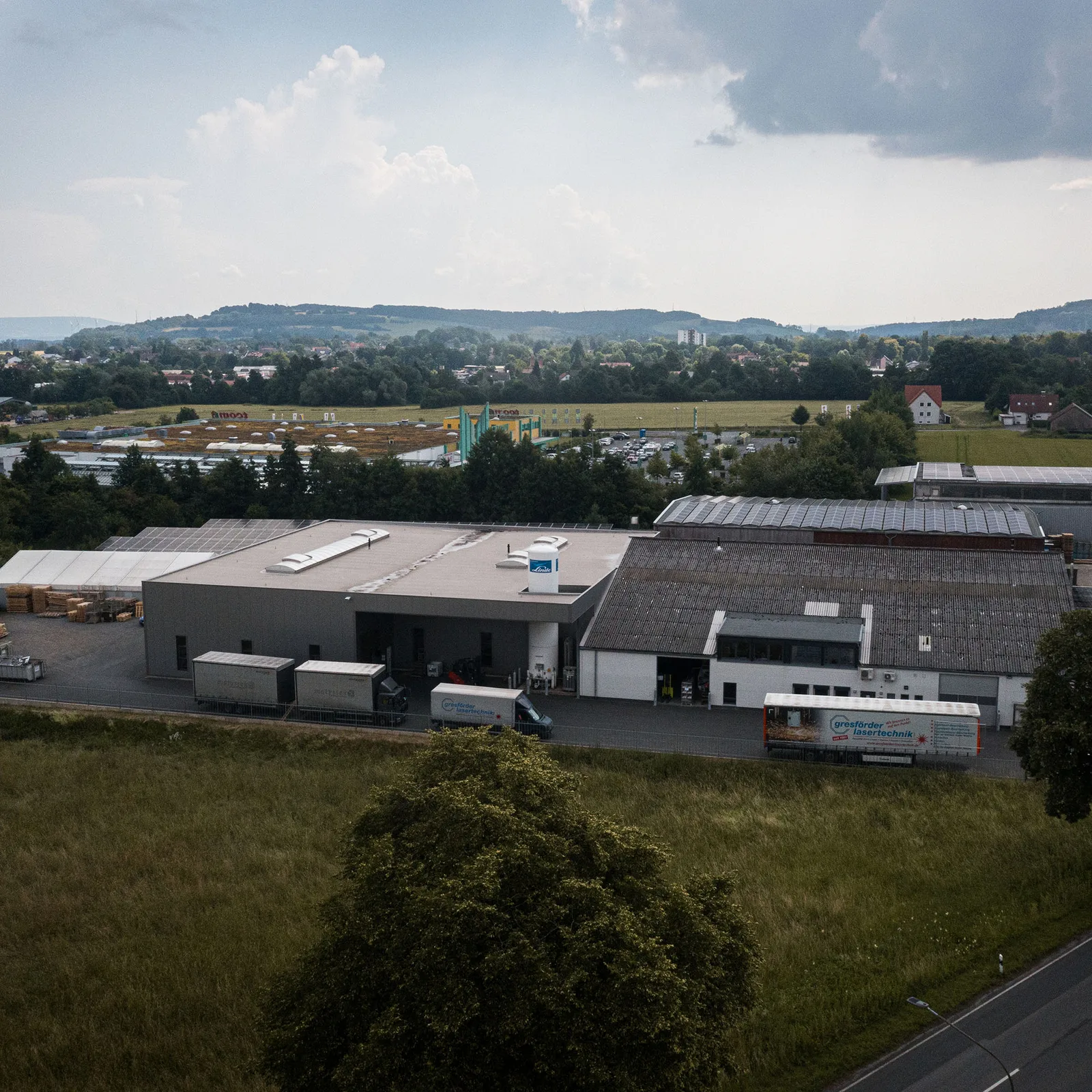 Luftaufnahme des Firmengeländes von Gresförder Lasertechnik an der Nordstraße 64